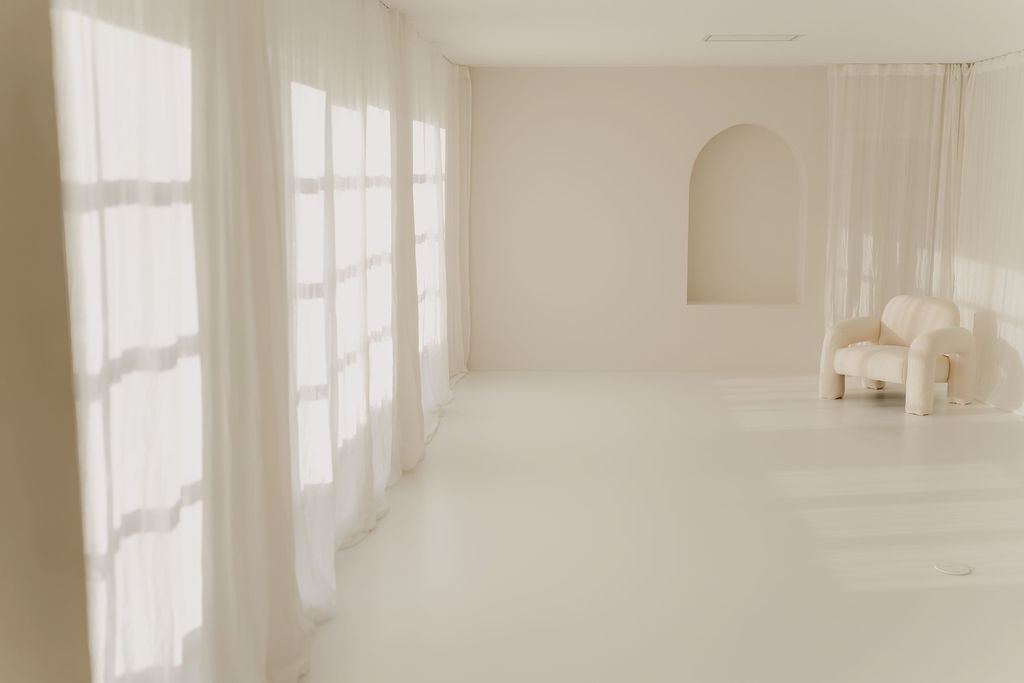 Landloft Studio - Bright studio with floor-to-ceiling curtains and armchair